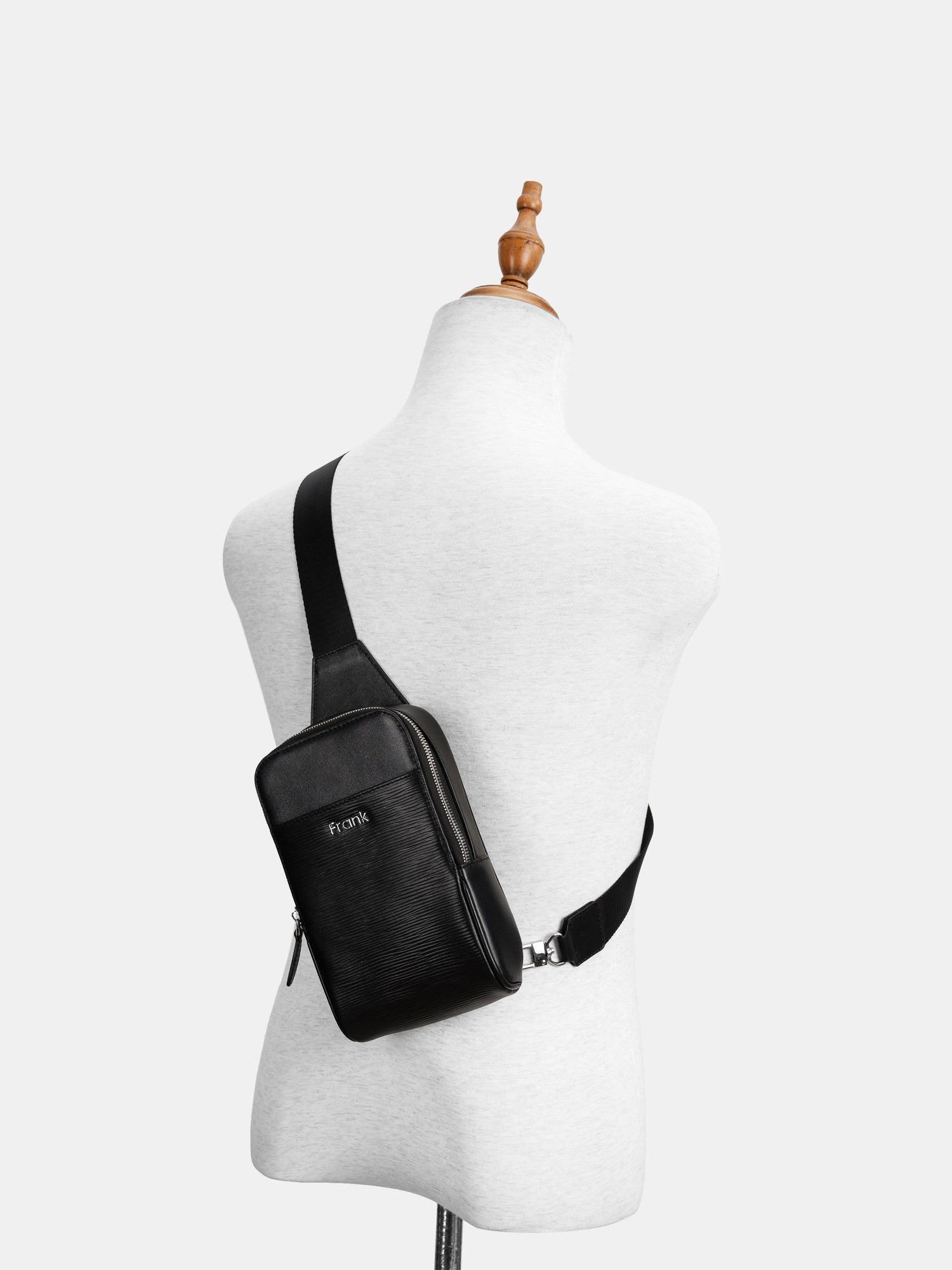 CILLIAN SLING BAG