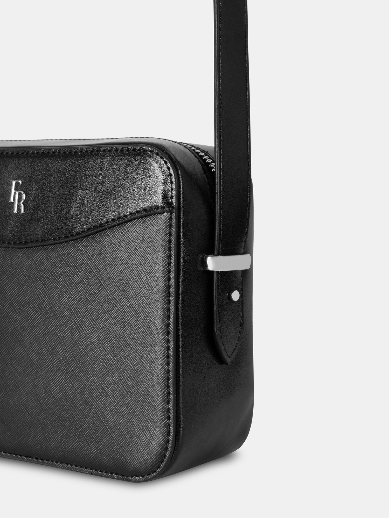 COURTSIDE PHONE BAG